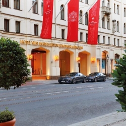 Eines der absoluten TOP Luxushotels in München - Kempinski Vier Jahreszeiten