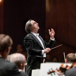 Stardirigent Riccardo Muti dirigiert eine Inszenierung seiner Tochter