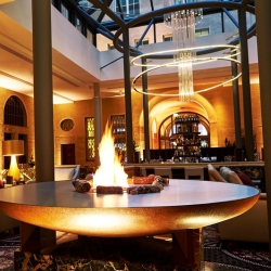 Die heimelige Atmosphäre im Lobby Bereich lädt ein ... 