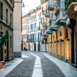 Schlendern Sie durch typische italienische Gassen