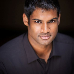 Tenor Sean Panikkar, als Florestan neben der Heldin Vera-Lotte Boecker