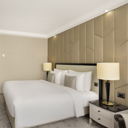 Wählen Sie zwischen den geräumigen Deluxe und Park View Zimmern 