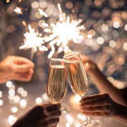 ES erwartet Sie ein rauschender Silvesterabend mit Live Musik und einem festlichen Dinner